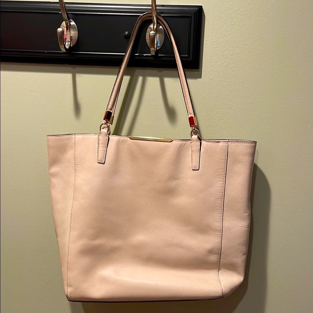 Elegant Coach Cream Tote Bag